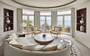 Hypo-allergenic bedding, minibar, in-room safe, individually decorated