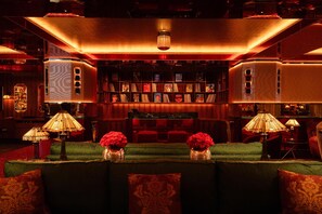 Cocktail bar