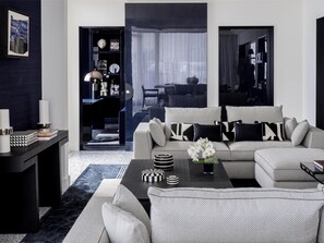 Hypo-allergenic bedding, minibar, in-room safe, individually decorated - Hôtel Martinez, in The Unbound Collection by Hyatt (Cannes)