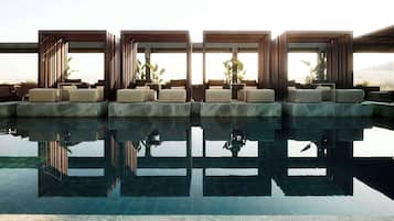 Seasonal outdoor pool, pool umbrellas, sun loungers