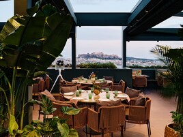 3 restaurantes: opção de café da manhã, almoço e jantar