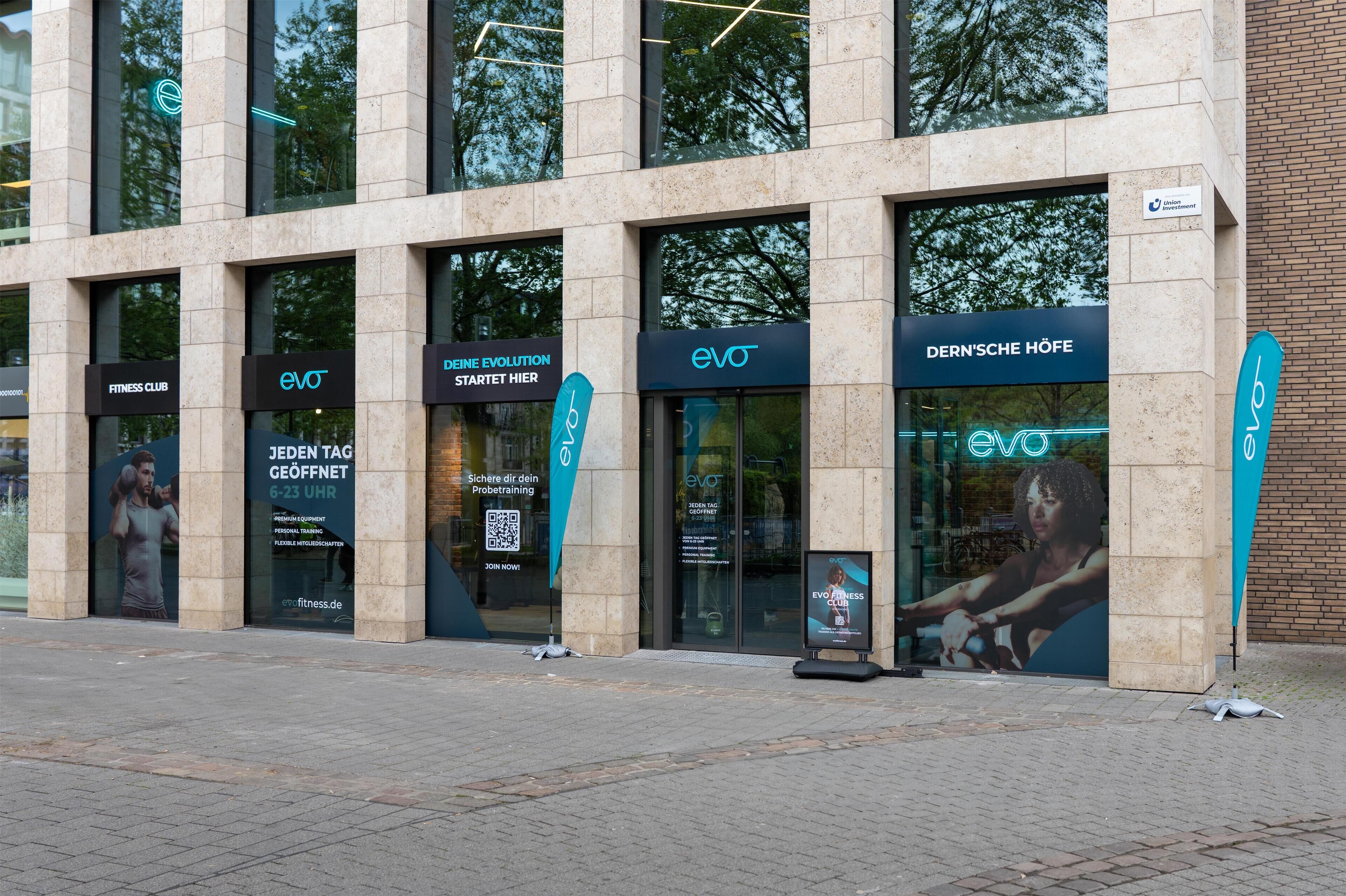 A building facade with multiple storefronts, including a fitness club and an evo gym.
