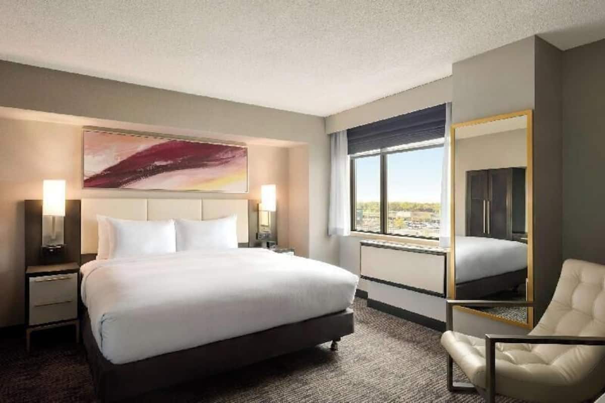 Pillowtop beds, minibar, in-room safe, desk