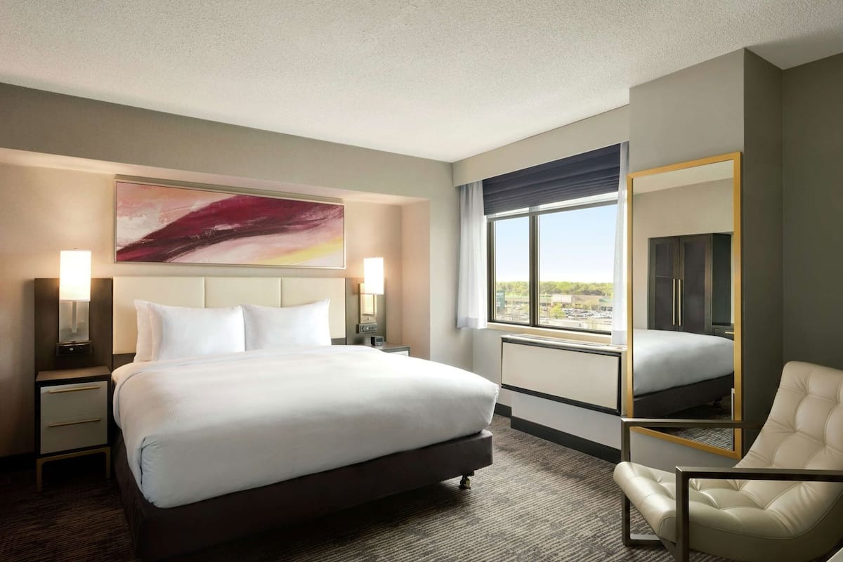 Pillowtop beds, minibar, in-room safe, desk