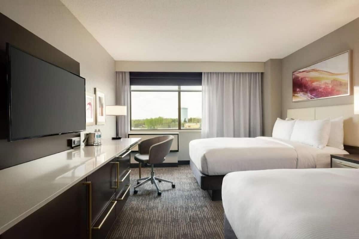 Pillowtop beds, minibar, in-room safe, desk