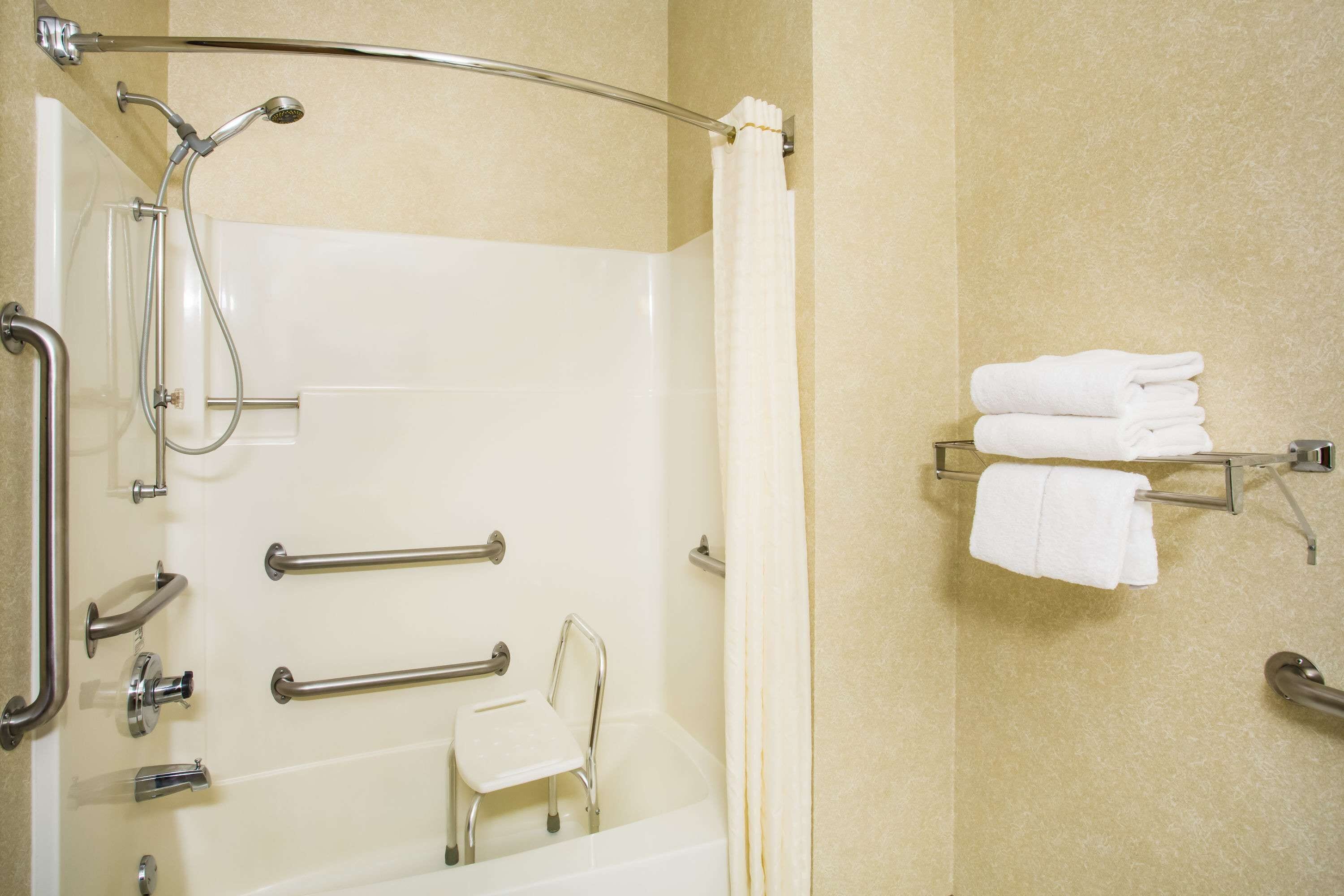 combined shower/bathtub, free toiletries, hair dryer, towels