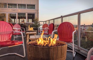 Breakfast, lunch served; local cuisine, alfresco dining 