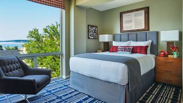 Premium bedding, in-room safe, desk, laptop workspace