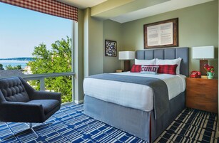 Premium bedding, in-room safe, desk, laptop workspace