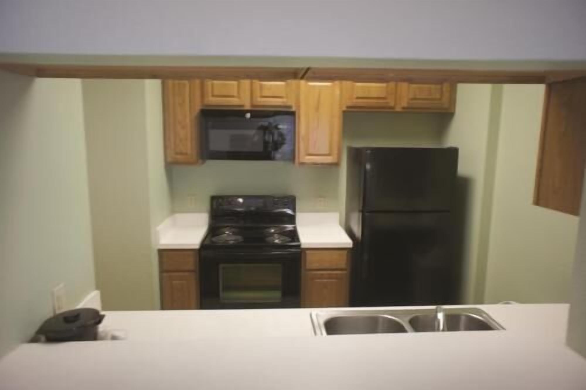 Private kitchen | Fridge, microwave, coffee/tea maker