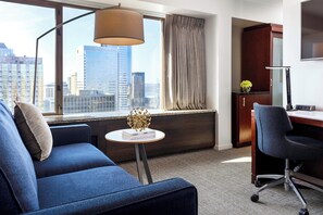Premium bedding, down comforters, in-room safe, desk - Renaissance Seattle Hotel (Seattle)