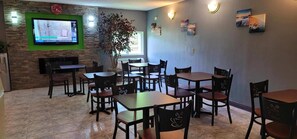 Tägliches inbegriffenes kontinentales Frühstück