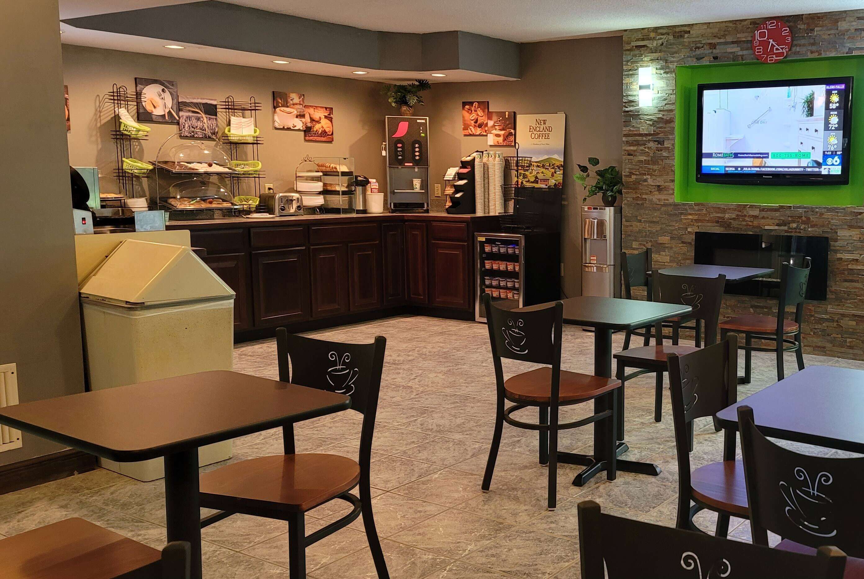 Free continental breakfast on weekends 