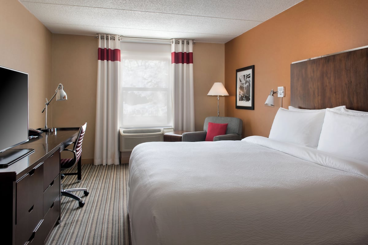 1 bedroom, premium bedding, down comforters, in-room safe