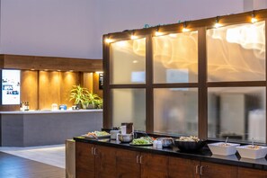 Lunch and dinner served - Embassy Suites by Hilton Seattle Bellevue (Bellevue)