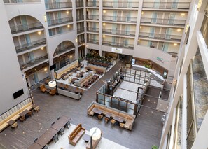 Lobby - Embassy Suites by Hilton Seattle Bellevue (Bellevue)