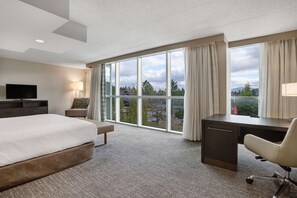 Presidential Suite, 1 King Bed with Sofa bed, Accessible | In-room safe, desk, blackout drapes, iron/ironing board