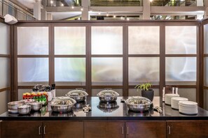 Free daily cooked-to-order breakfast  - Embassy Suites by Hilton Seattle Bellevue (Bellevue)