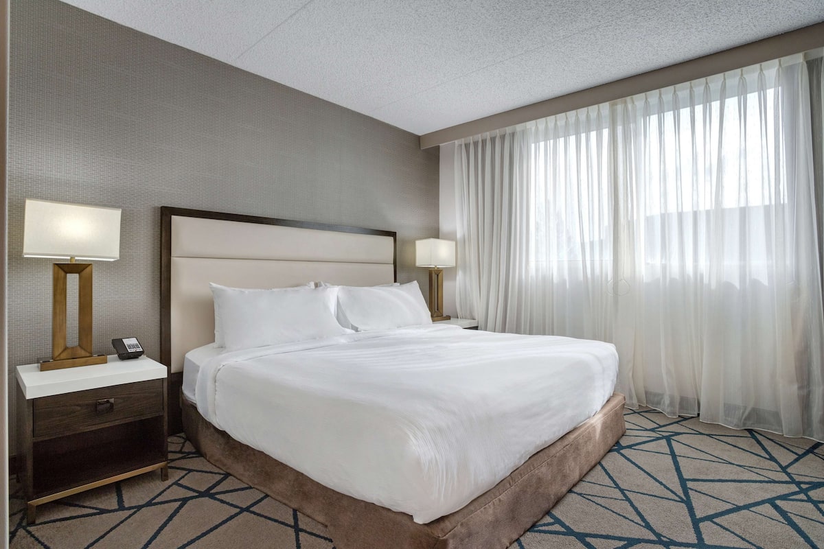 Suite, 1 Queen Bed with Sofa bed, Accessible (Hearing impaired) | 1 bedroom, in-room safe, desk, blackout drapes