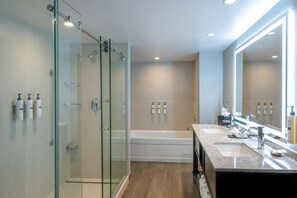 Free toiletries, hair dryer, towels - Embassy Suites by Hilton Seattle Bellevue (Bellevue)