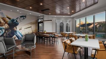 Desayuno para llevar todos los días (con cargo)