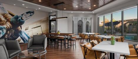 Tägliches Frühstück zum Mitnehmen gegen Gebühr