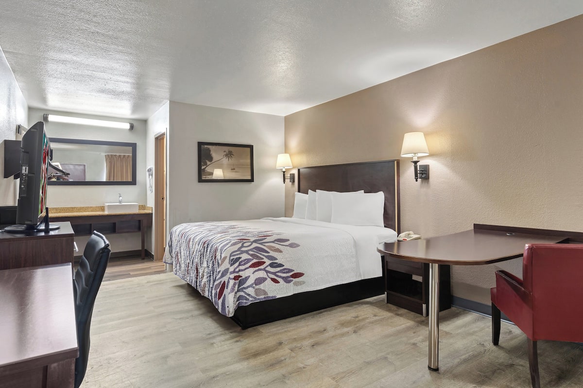 superior room, 1 king bed, non smoking | desk, laptop workspace, blackout curtains, iron/ironing board