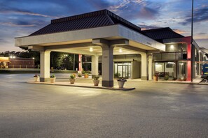 Property grounds - Red Roof Inn Wilmington, NC (Wilmington)