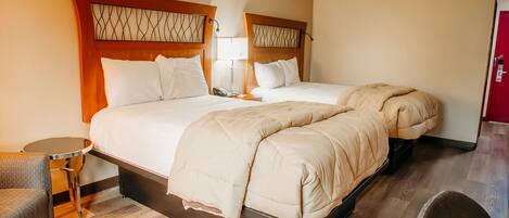 Literie de qualité supérieure, bureau, fer et planche à repasser