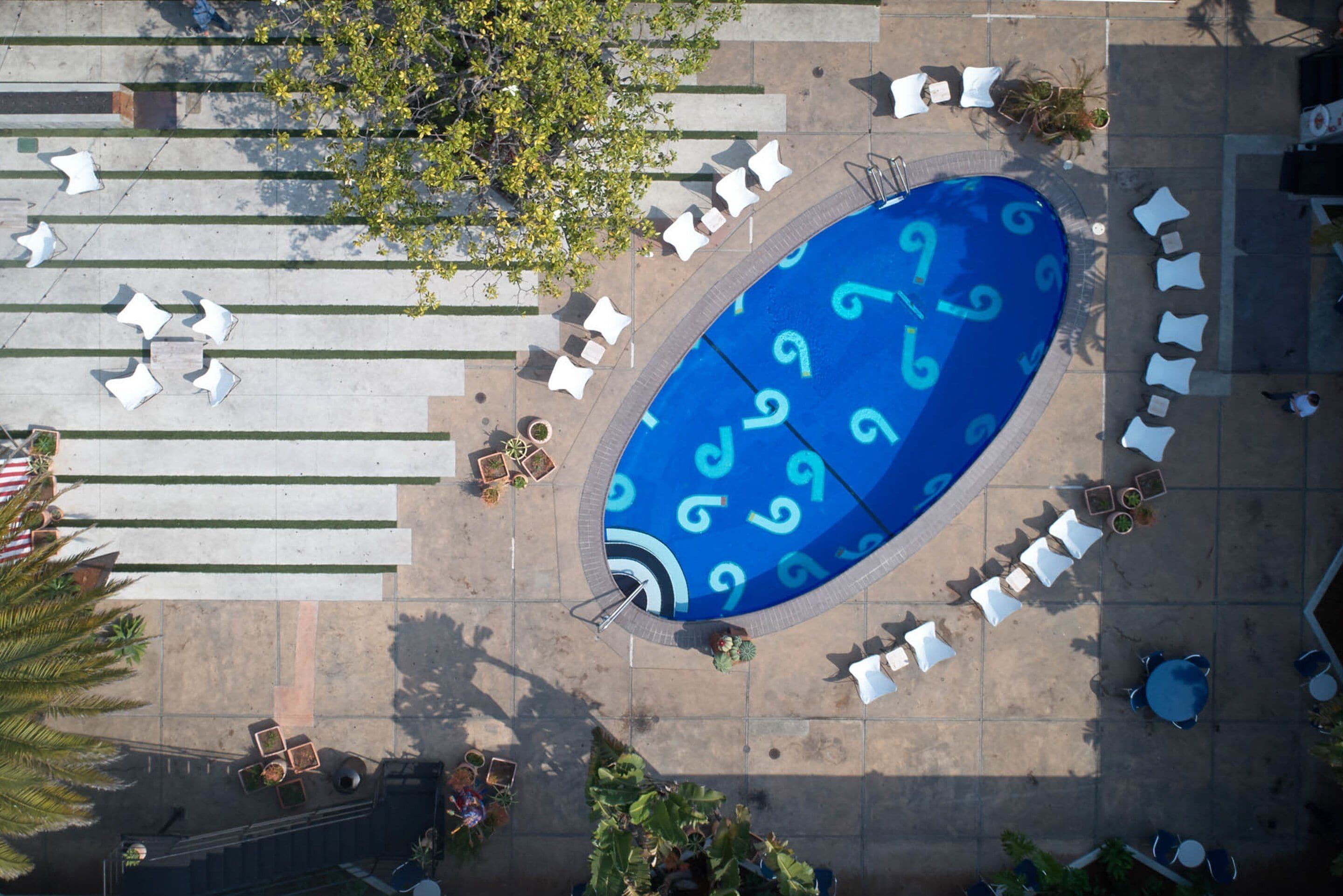 Caja de seguridad en la habitación y escritorio 