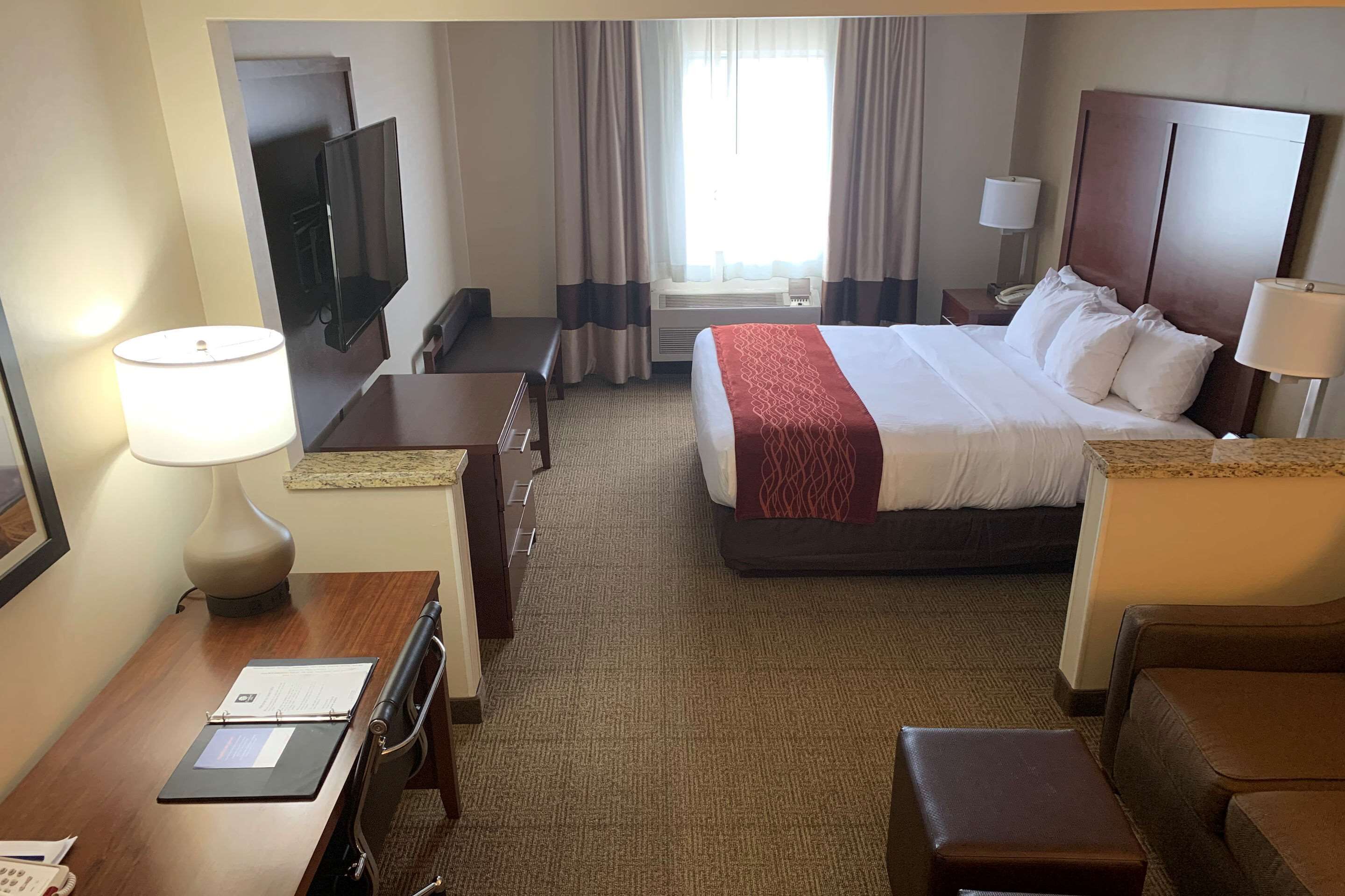 Svit - 1 kingsize-säng - icke-rökare | Värdeförvaringsskåp på rummet, skrivbord och arbetsyta för laptop