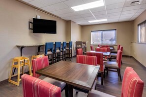 Free daily self-service breakfast  - Comfort Inn Great Falls South (Great Falls)