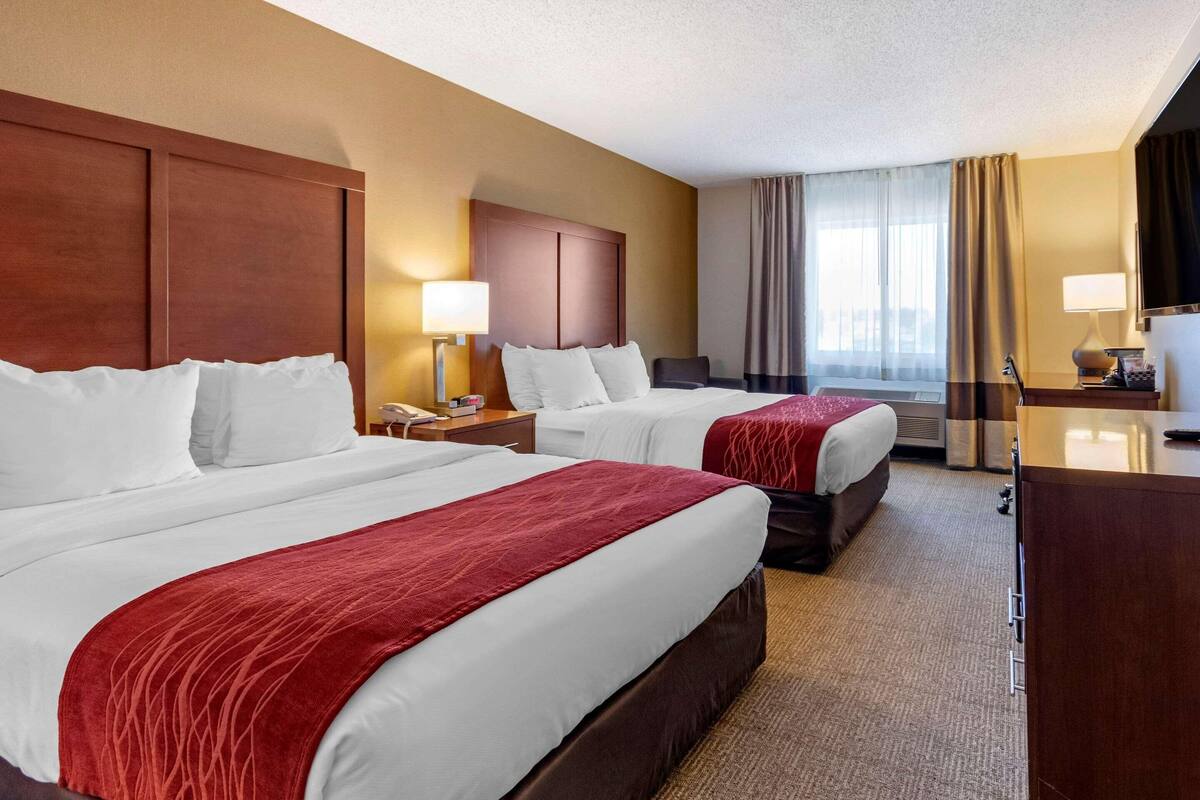 In-room safe, desk, laptop workspace, iron/ironing board