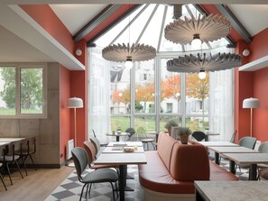 Daily continental breakfast for a fee - ibis Rueil-Malmaison Centre (Rueil-Malmaison)