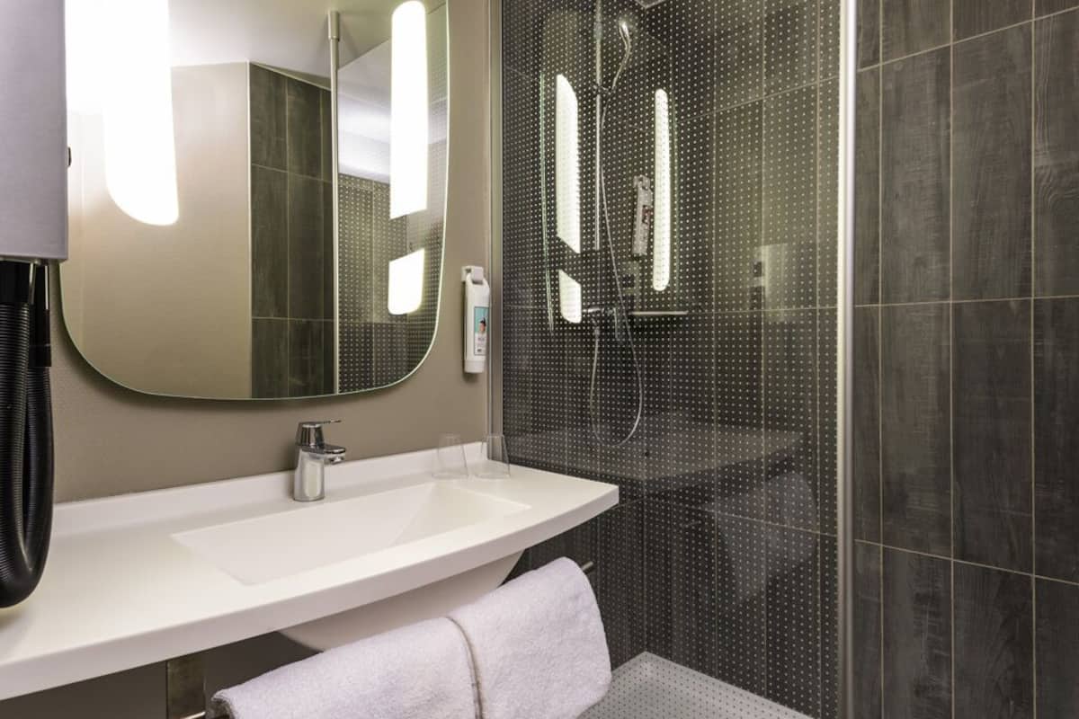 standard room, multiple beds | bathroom | shower, eco-friendly toiletries, hair dryer, towels