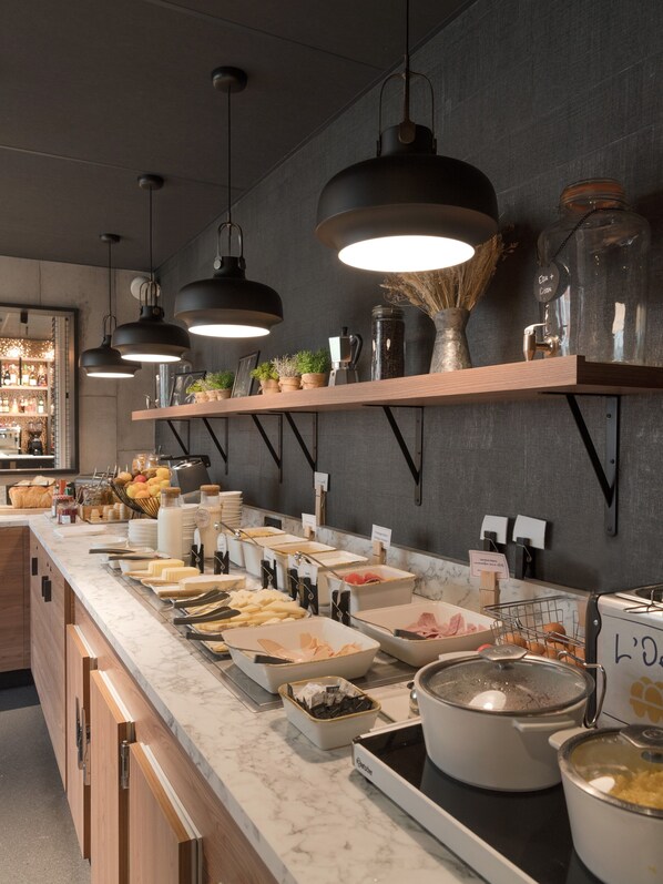 Daily continental breakfast (EUR 13.9 per person) - ibis Rueil-Malmaison Centre (Rueil-Malmaison)