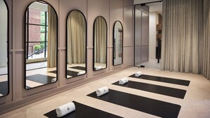 A modern hotel room with large mirrors, black and beige mats, and neatly rolled towels. - Four Seasons Hotel Washington DC (Washington)