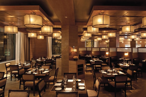 2 restaurants, breakfast served