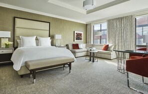 Premium bedding, down duvets, pillow-top beds, minibar - Four Seasons Hotel Washington DC (Washington)