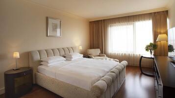 Allergivenligt sengetøj, minibar, pengeskab på værelset, skrivebord