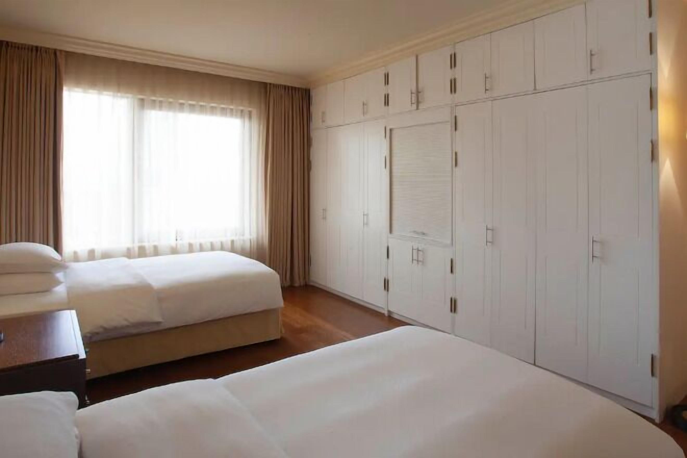 Allergikerbettwaren, Minibar, Zimmersafe, Schreibtisch