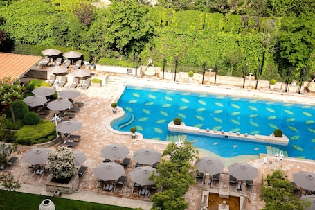 Seasonal outdoor pool. Grand Hyatt Istanbul