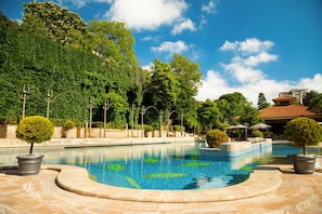 Seasonal outdoor pool - Grand Hyatt Istanbul (Istanbul)
