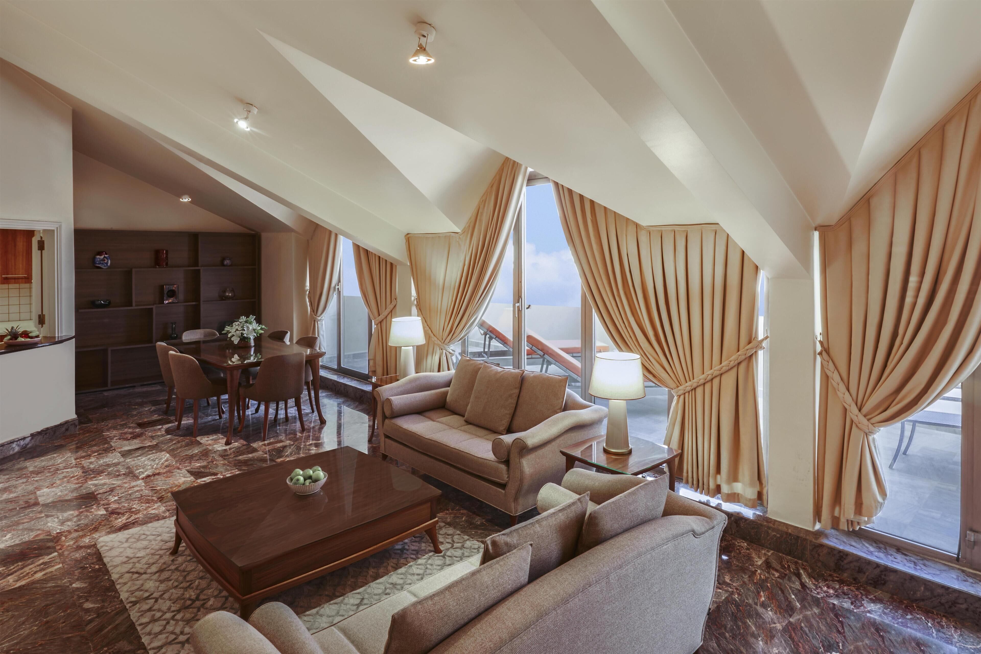 Suite, 3 Bedrooms, Terrace (Bosphorus View) | Peralatan tempat tidur hipoalergenik, bar mini, peti besi dalam bilik 