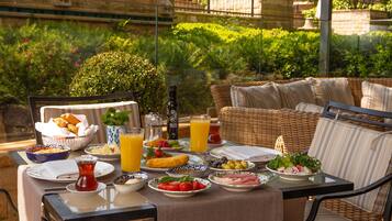 Daily buffet breakfast (EUR 25 per person)
