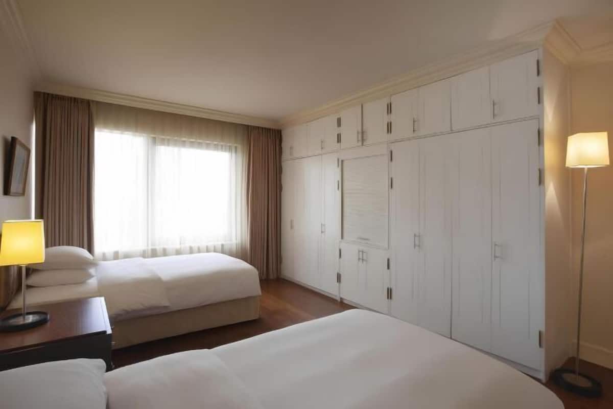 Hypoallergeen beddengoed, een minibar, een kluis op de kamer, een bureau