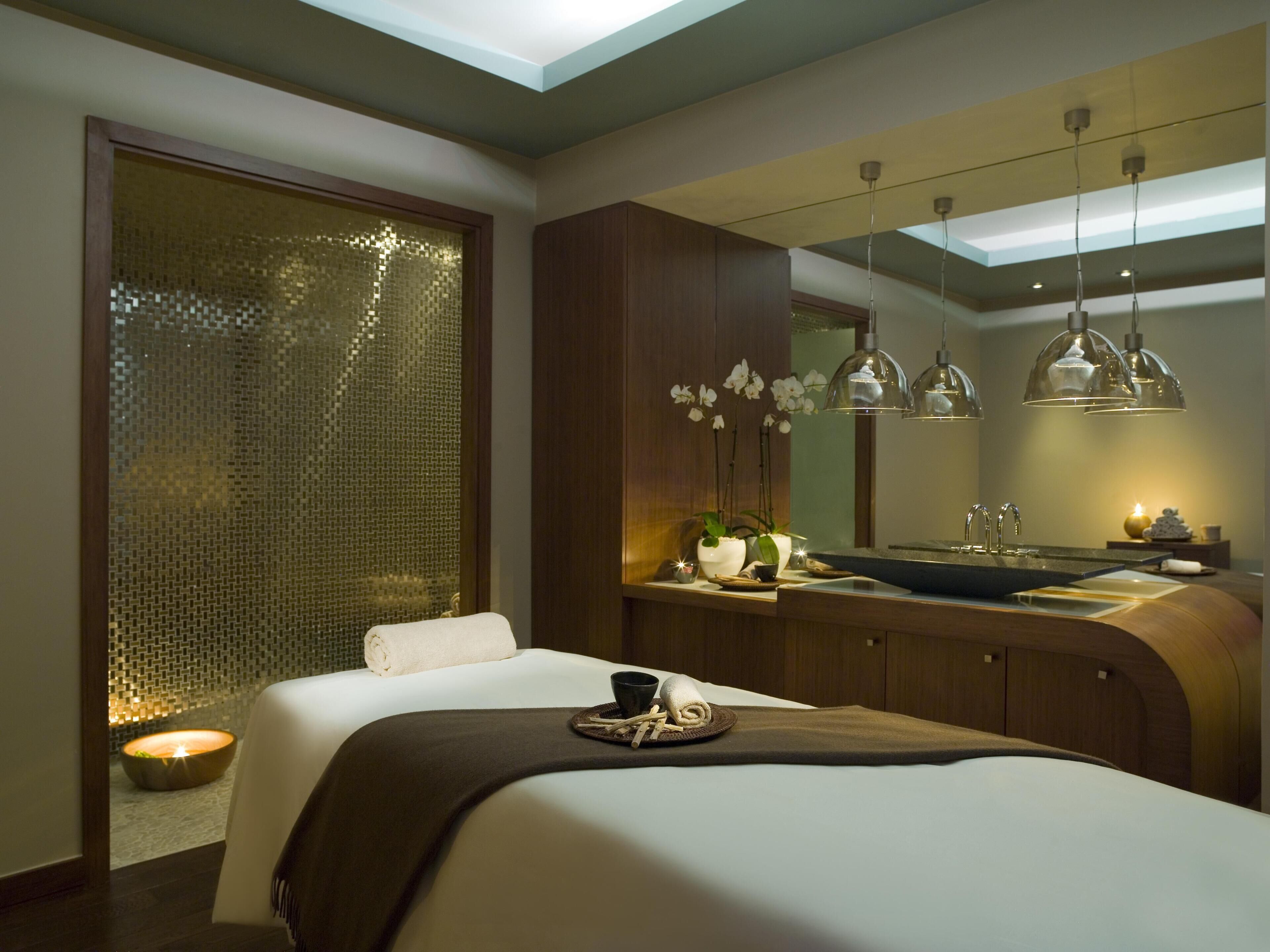 Sauna, steam room, Turkish bath/hammam, body treatments, aromatherapy