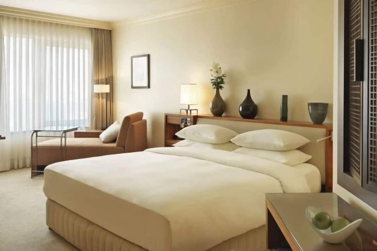 1 bedroom, hypo-allergenic bedding, minibar, in-room safe