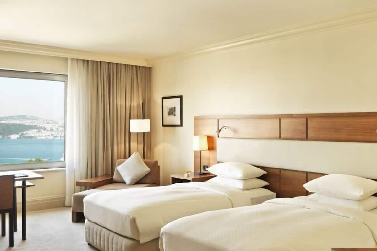 1 bedroom, hypo-allergenic bedding, minibar, in-room safe