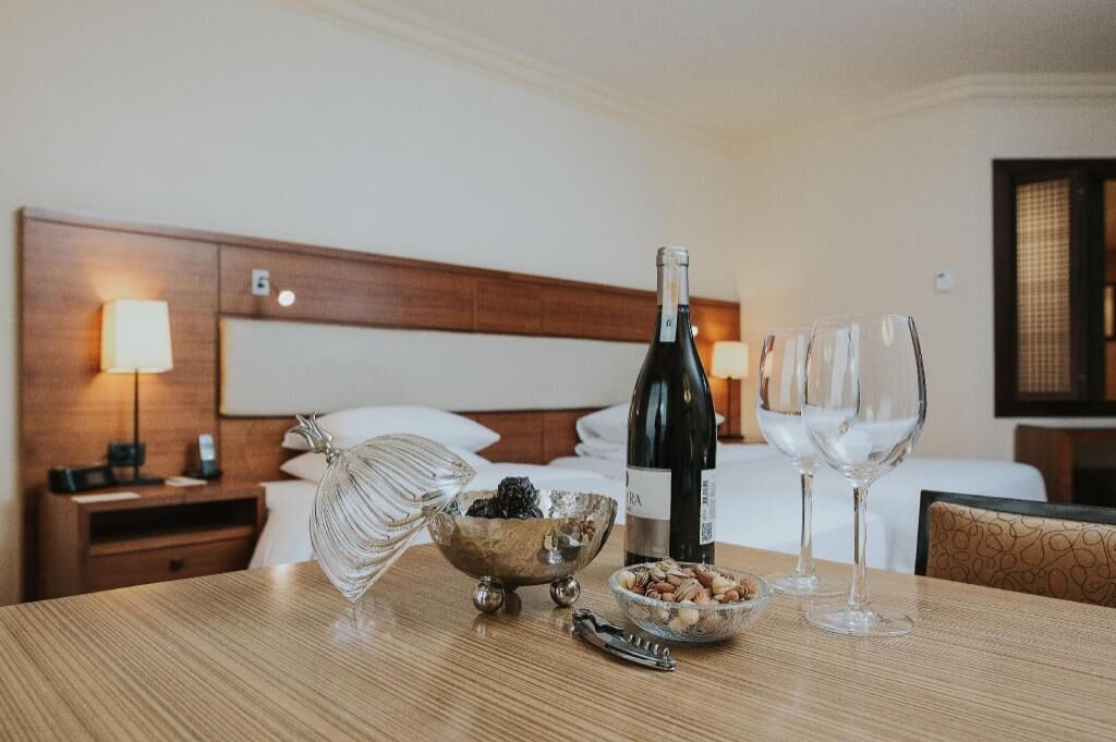 Hypo-allergenic bedding, minibar, in-room safe, desk